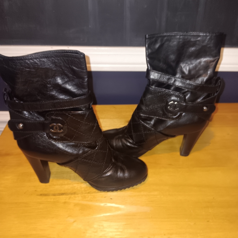 Chanel CC Leather Heeled Boots Size 34 1/2 - Picture 2 of 6